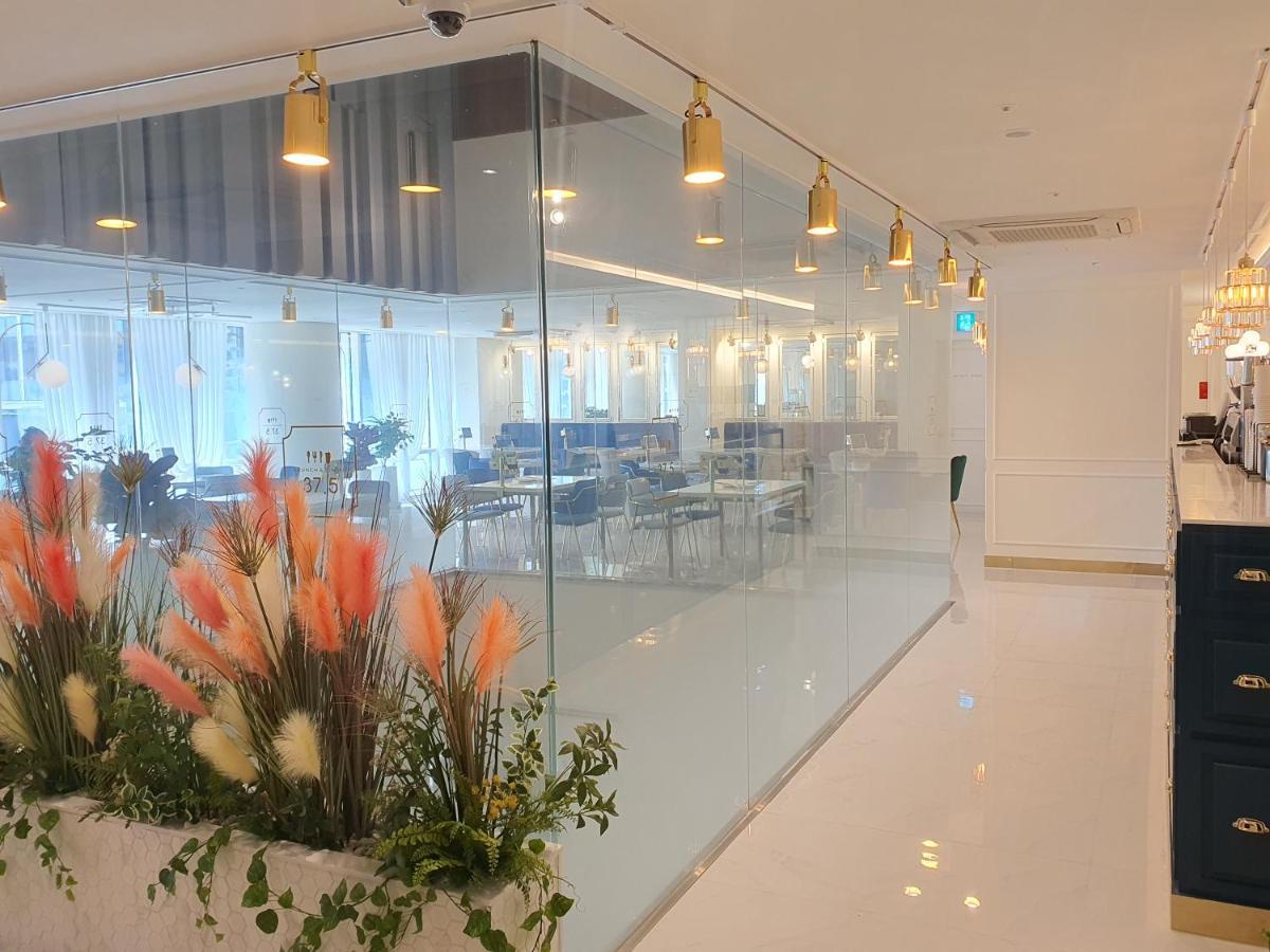 Days Hotel By Wyndham Seoul Myeongdong Zewnętrze zdjęcie