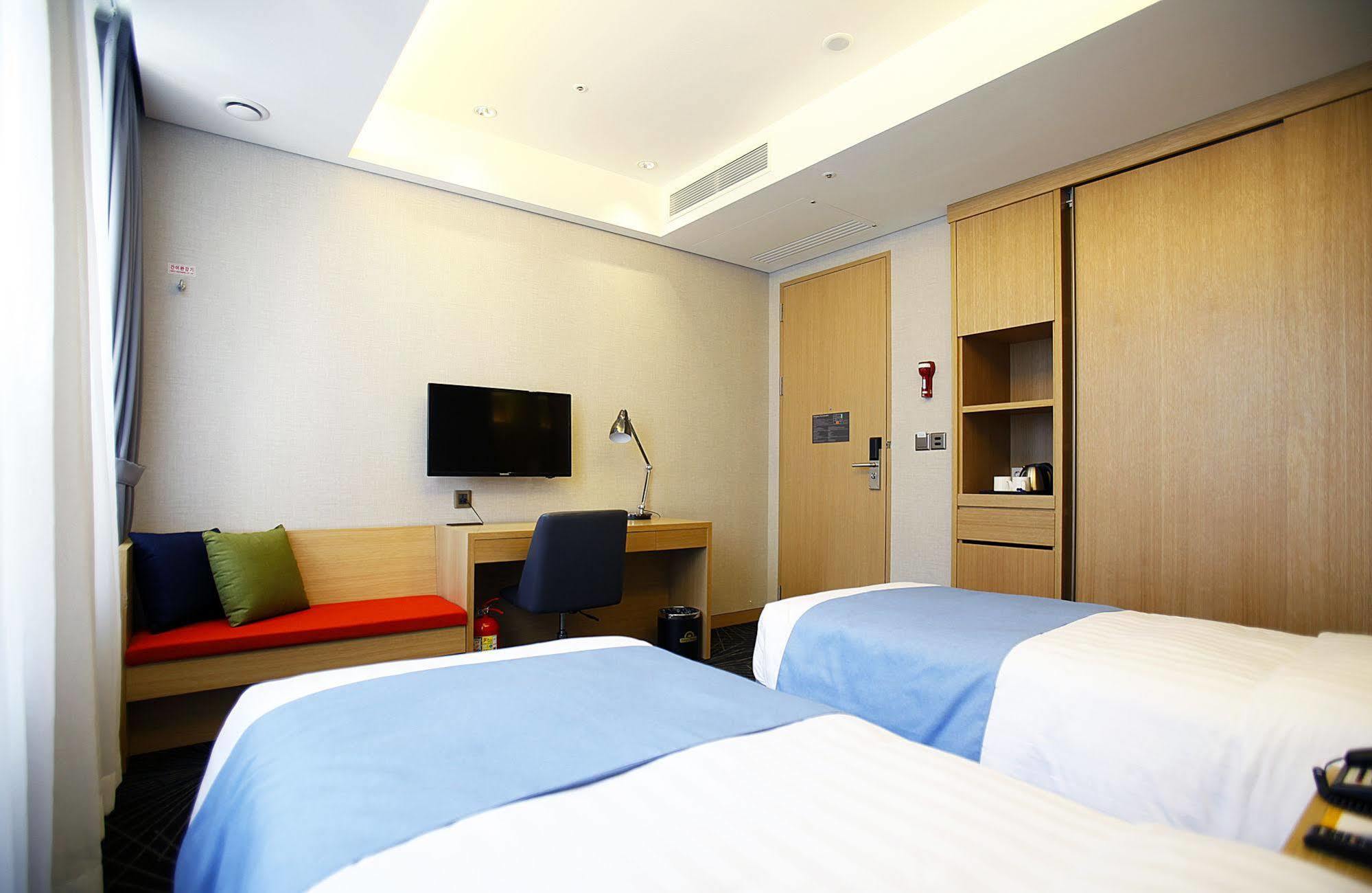 Days Hotel By Wyndham Seoul Myeongdong Zewnętrze zdjęcie